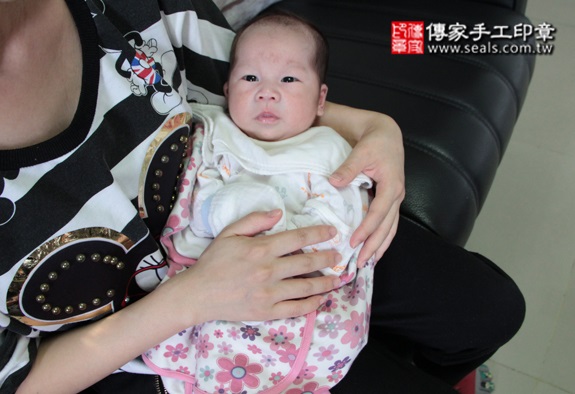陳寶寶(台北士林區到府嬰兒寶寶滿月剃頭理髮、免費到府嬰兒剃胎毛儀式吉祥話)。到府剃頭剃胎毛主持、專業拍照、DVD光碟、證書。★購買「臍帶章、肚臍章、胎毛筆刷印章」贈送：剃頭、收涎、抓周，三選一。2015.10.18 照片4
